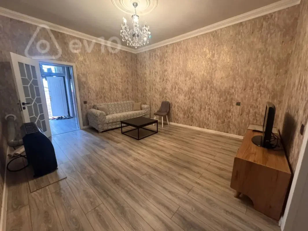 Satılır 2 otaqlı köhnə tikili 50 m²