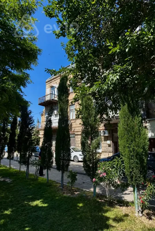 Satılır 2 otaqlı köhnə tikili 43 m²