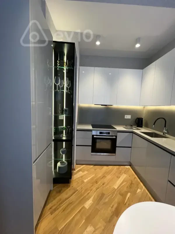 Kirayə verilir 2 otaqlı yeni tikili 90 m²