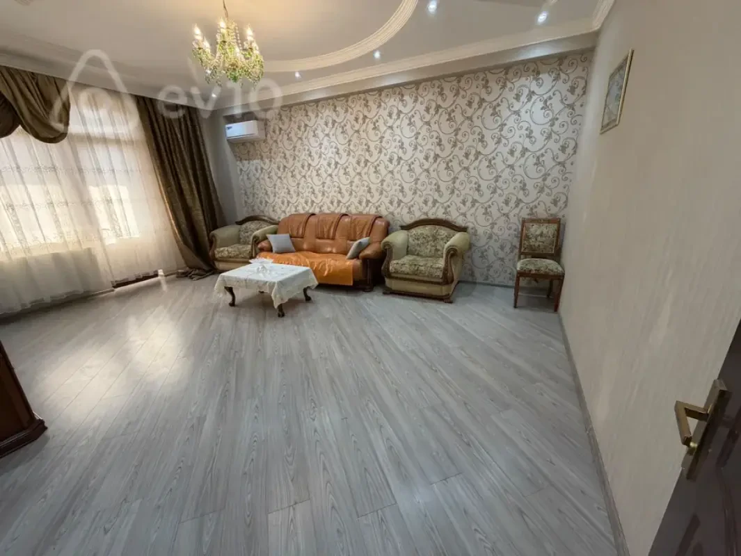 Kirayə verilir 2 otaqlı yeni tikili 118 m²