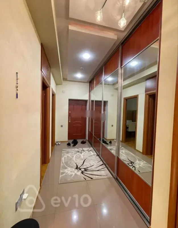 Kirayə verilir 3 otaqlı yeni tikili 160 m²