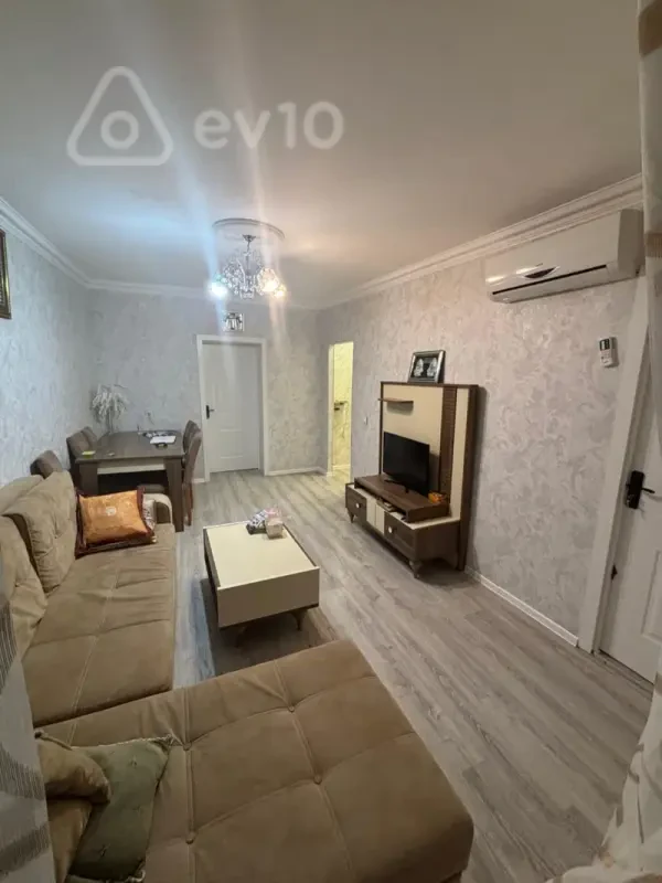 Kirayə verilir 2 otaqlı köhnə tikili 55 m²