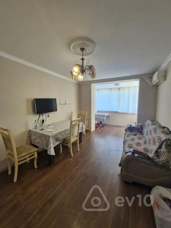 Kirayə verilir 2 otaqlı köhnə tikili 55 m²