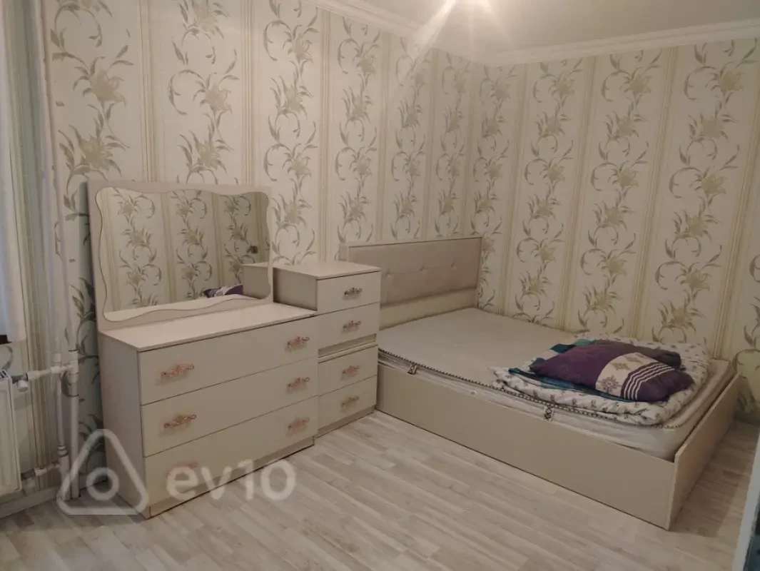 Kirayə verilir 2 otaqlı köhnə tikili 52 m²