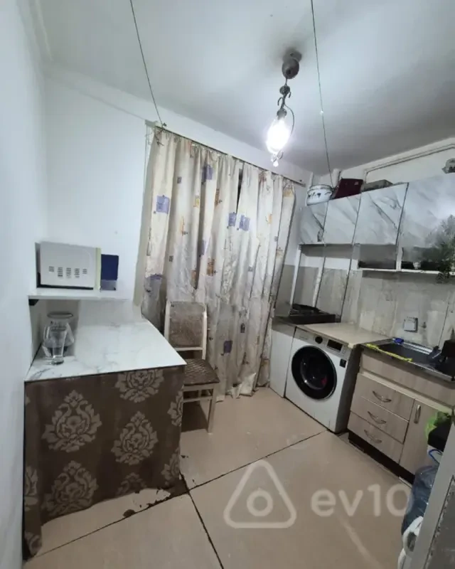 Satılır 1 otaqlı köhnə tikili 37 m²