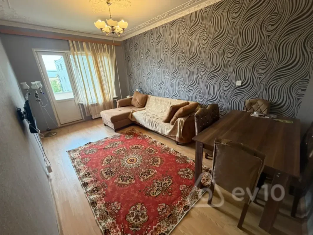 Kirayə verilir 3 otaqlı köhnə tikili 75 m²