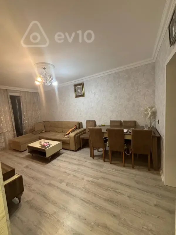 Kirayə verilir 2 otaqlı köhnə tikili 55 m²