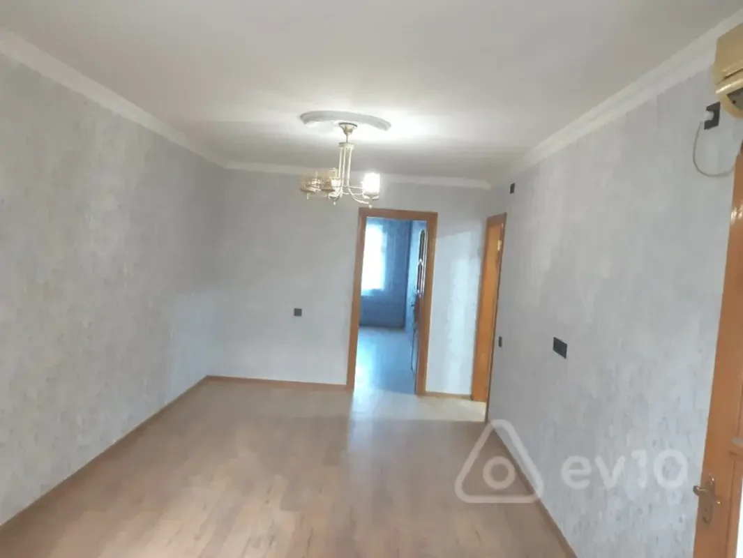 Kirayə verilir 3 otaqlı köhnə tikili 65 m²