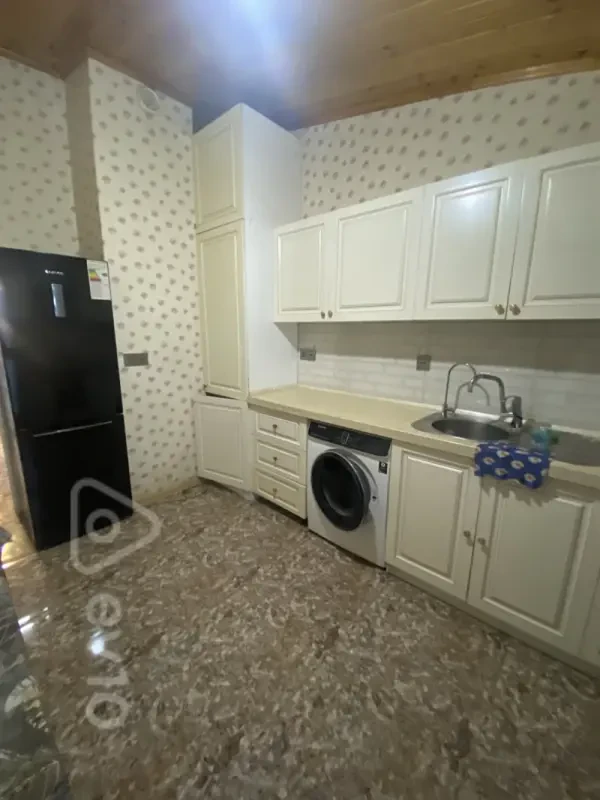 Kirayə verilir 2 otaqlı yeni tikili 80 m²