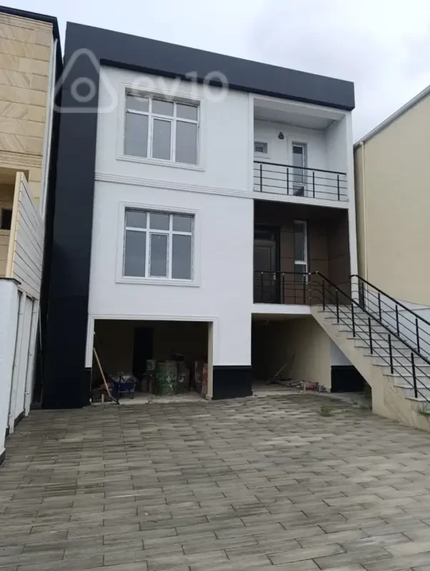 Satılır 4 otaqlı həyət evi 200 m²
