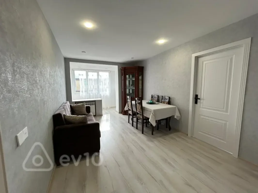 Kirayə verilir 2 otaqlı yeni tikili 65 m²