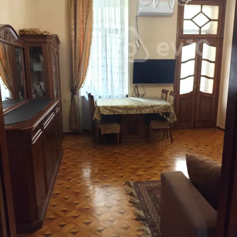 Kirayə verilir 2 otaqlı köhnə tikili 62 m²