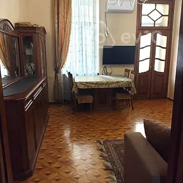Kirayə verilir 2 otaqlı köhnə tikili 62 m² — Bakı, Səbail 2 otaq 62.00 m²