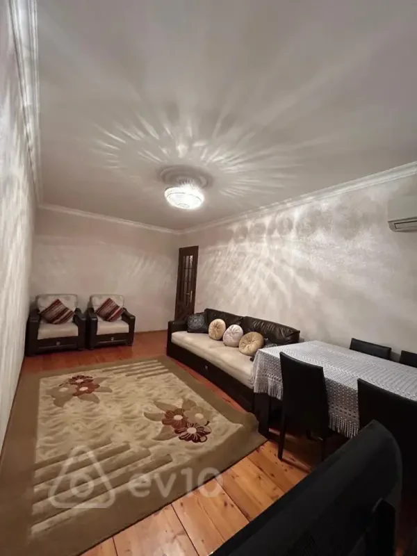Kirayə verilir 3 otaqlı köhnə tikili 80 m²
