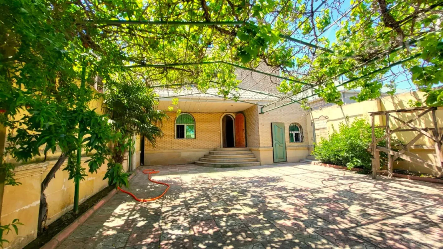 Satılır 5 otaqlı həyət evi 150 m²
