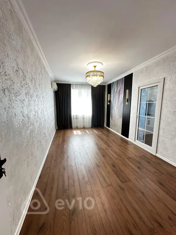 Satılır 2 otaqlı köhnə tikili 60 m²