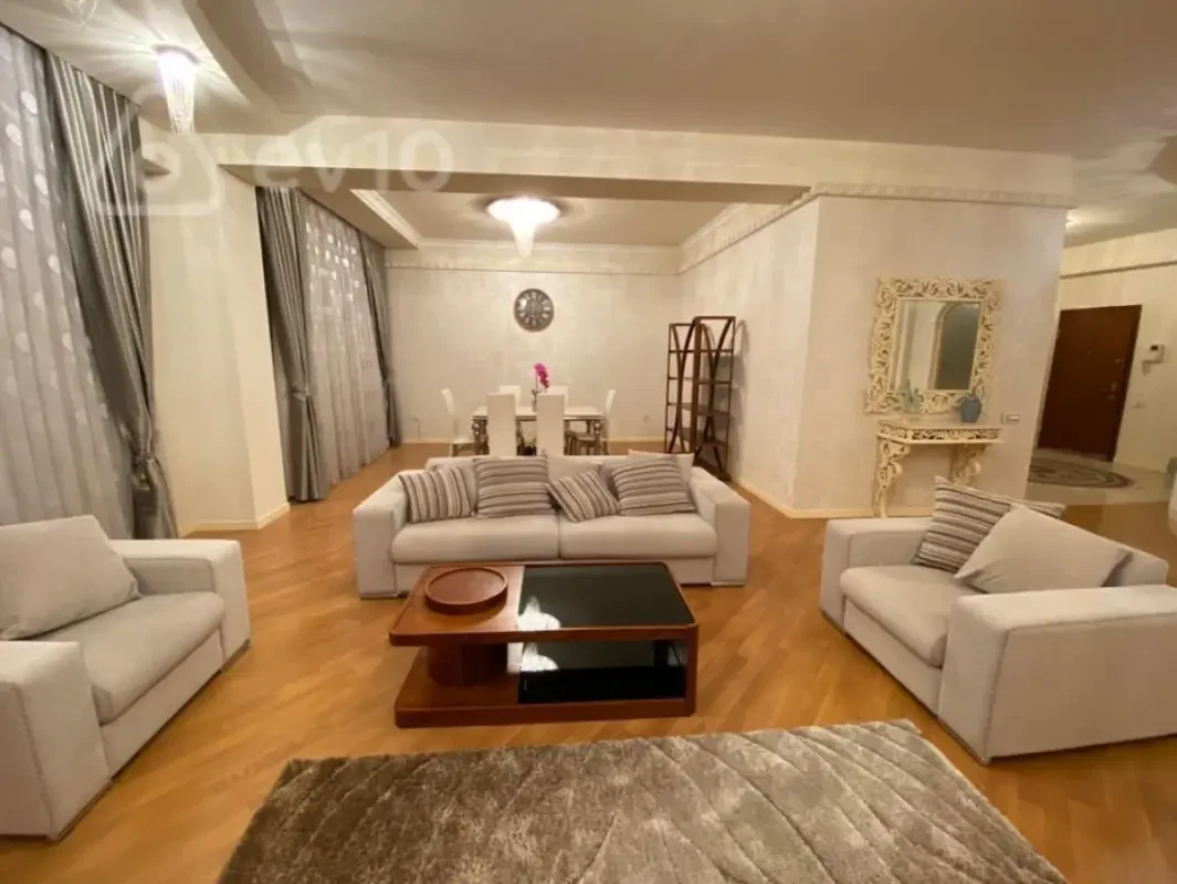 Kirayə verilir 5 otaqlı yeni tikili 210 m²