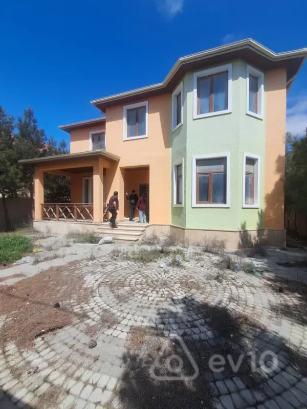 Satılır 7 otaqlı həyət evi 180 m²