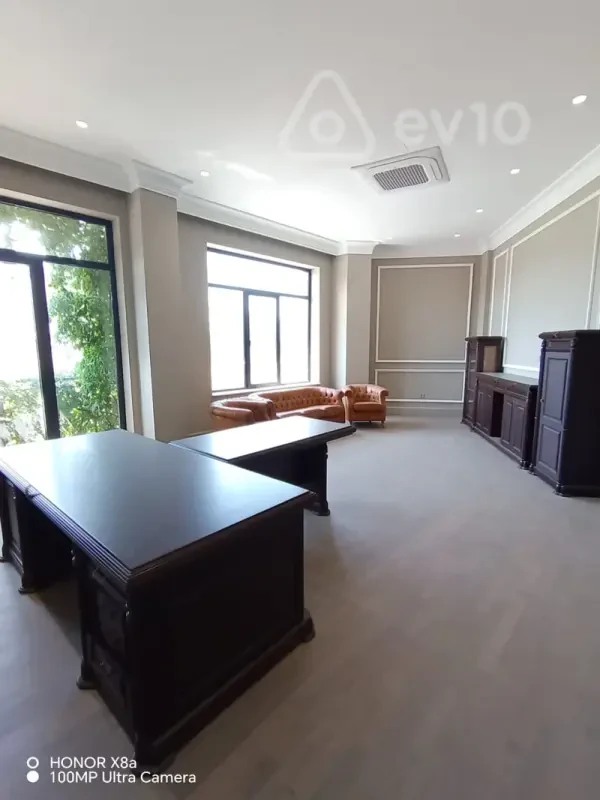 Kirayə verilir 4 otaqlı ofis 220 m²