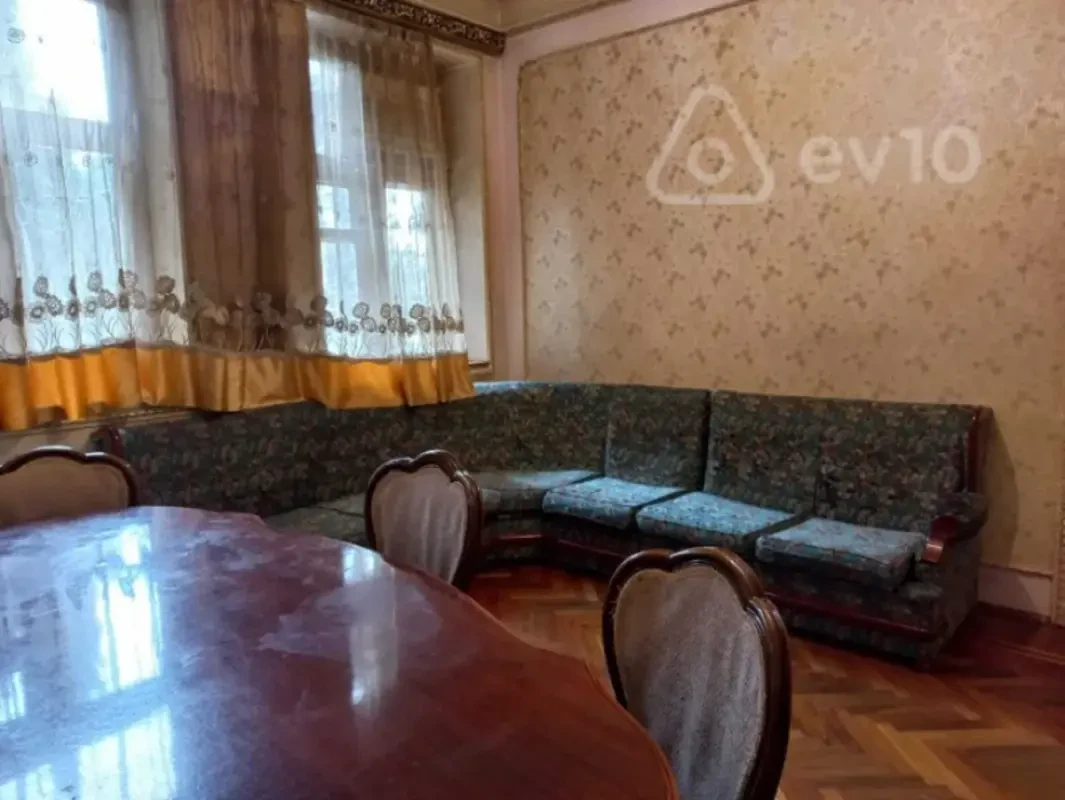 Kirayə verilir 3 otaqlı köhnə tikili 90 m²