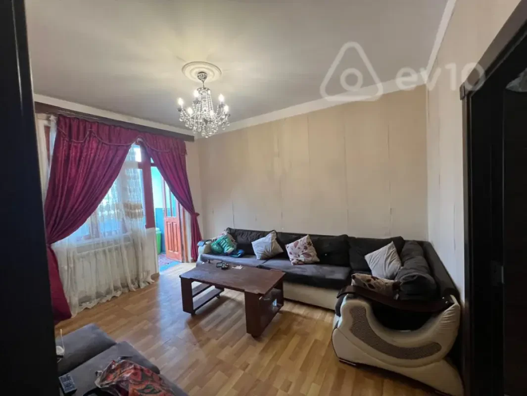 Kirayə verilir 2 otaqlı köhnə tikili 50 m²