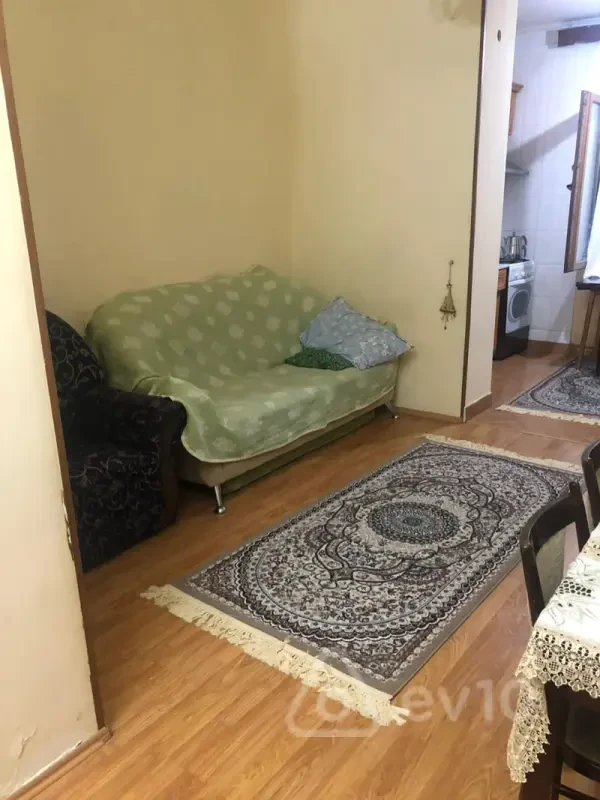 Kirayə verilir 3 otaqlı köhnə tikili 60 m²