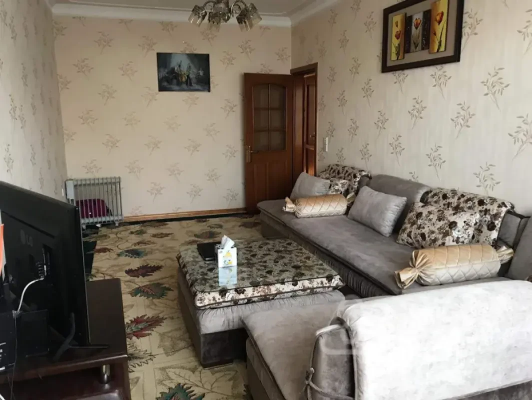 Kirayə verilir 3 otaqlı köhnə tikili 70 m²