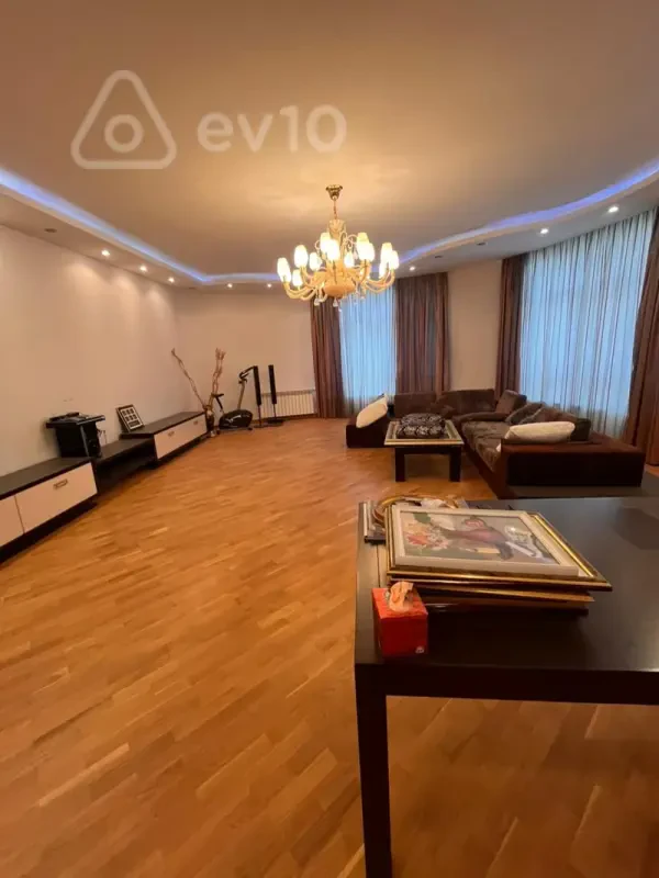 Satılır 4 otaqlı yeni tikili 198 m²