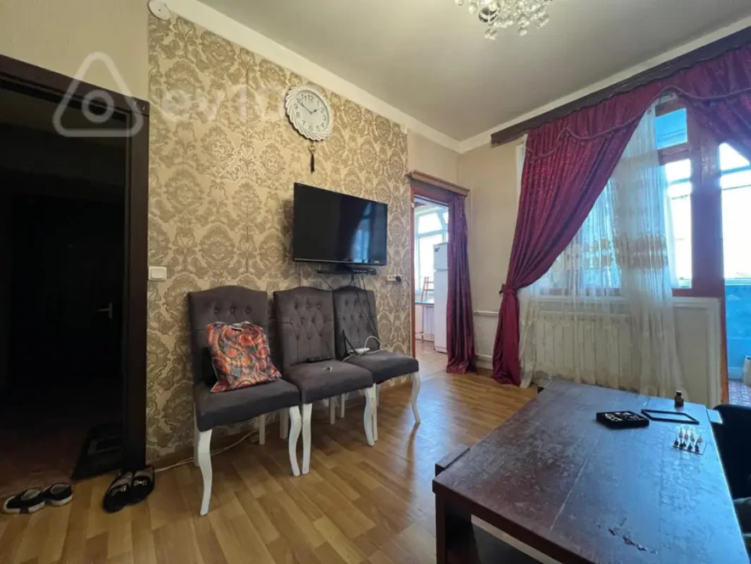 Kirayə verilir 2 otaqlı köhnə tikili 50 m²