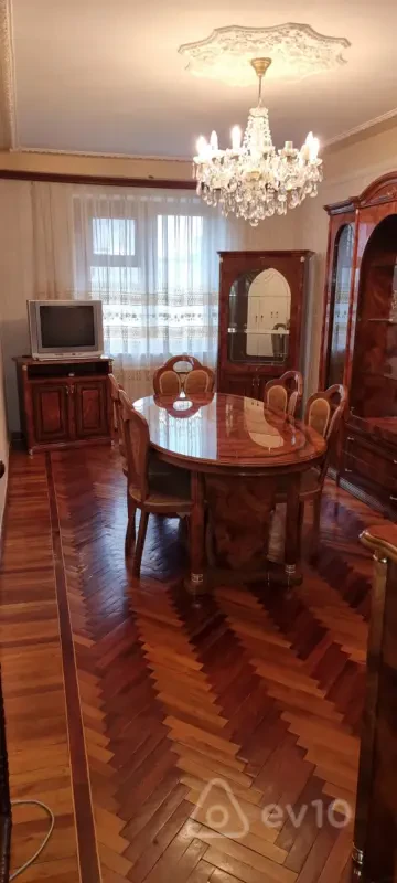 Satılır 5 otaqlı köhnə tikili 120 m²