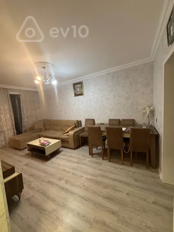 Kirayə verilir 2 otaqlı köhnə tikili 50 m²