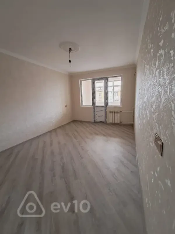 Satılır 1 otaqlı köhnə tikili 36 m²