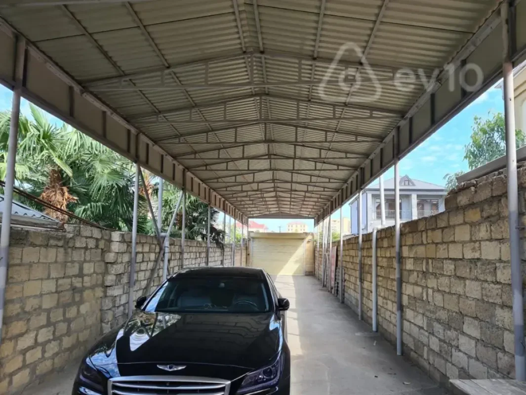 Satılır 7 otaqlı həyət evi 400 m²