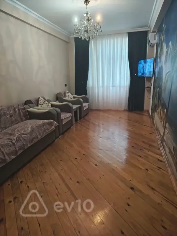 Kirayə verilir 2 otaqlı köhnə tikili 57 m²