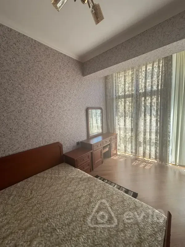 Kirayə verilir 3 otaqlı yeni tikili 120 m²