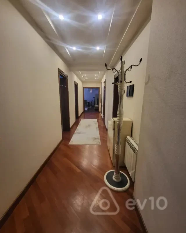 Satılır 3 otaqlı yeni tikili 130 m²