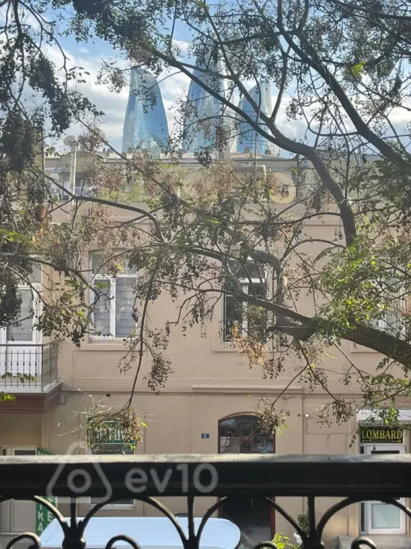 Kirayə verilir 2 otaqlı köhnə tikili 65 m²