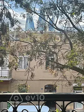Kirayə verilir 2 otaqlı köhnə tikili 65 m² — Bakı, Səbail 2 otaq 65.00 m²