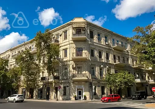 Satılır 5 otaqlı köhnə tikili 250 m² — Bakı, Nəsimi 5 otaq 250.00 m²