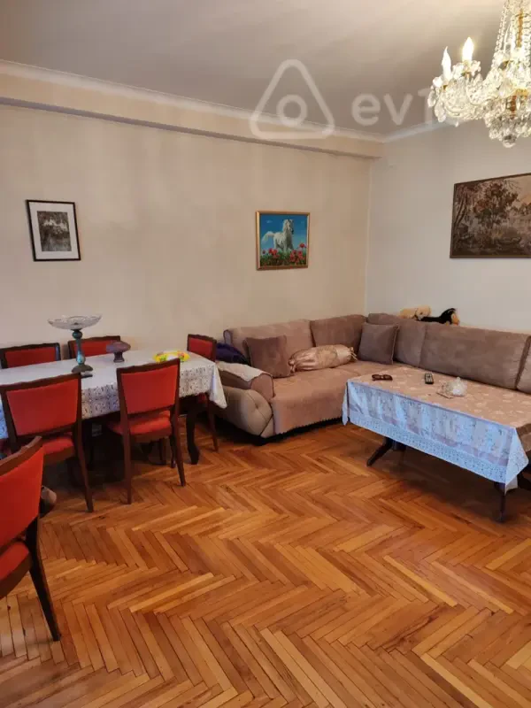 Kirayə verilir 2 otaqlı köhnə tikili 55 m²