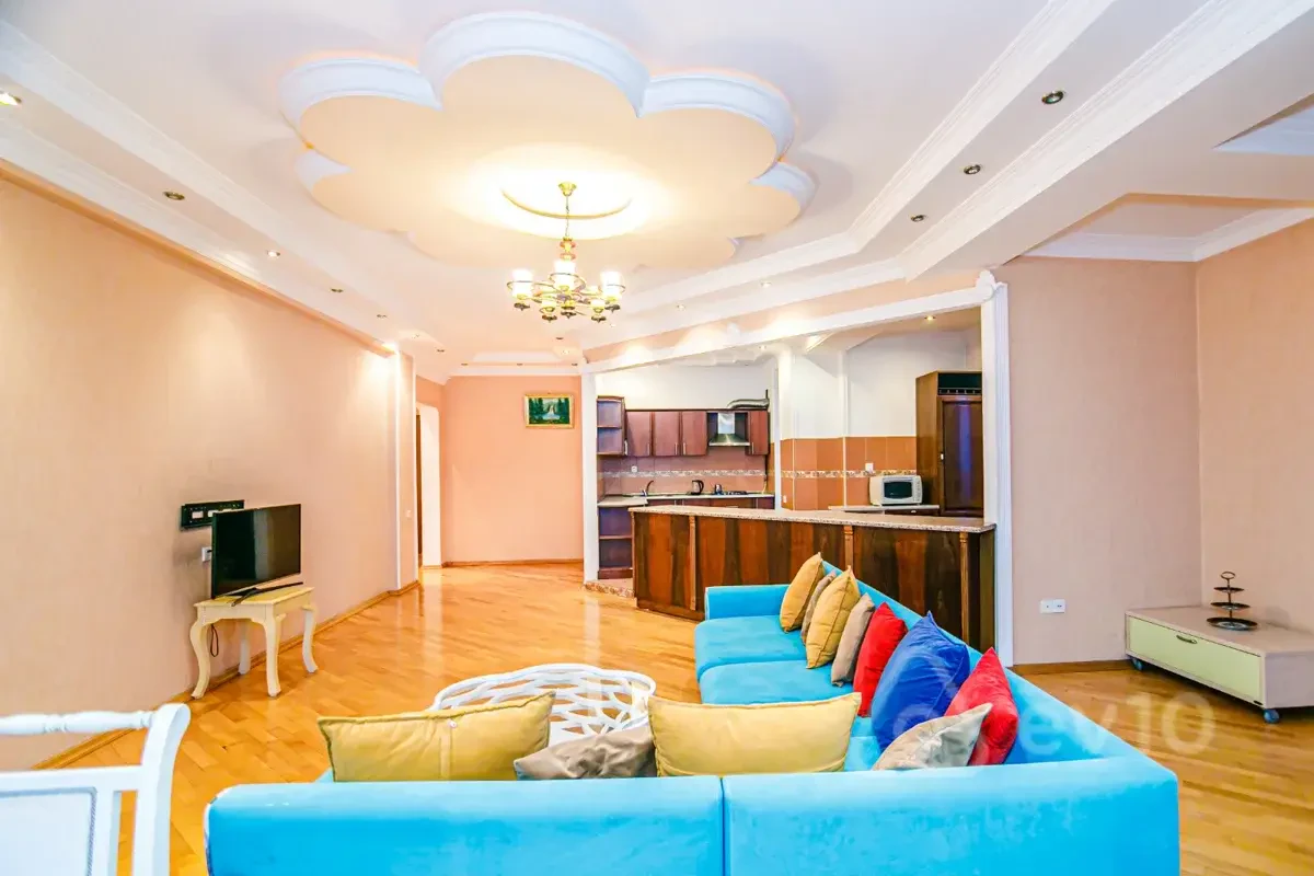 Kirayə verilir 2 otaqlı yeni tikili 120 m²