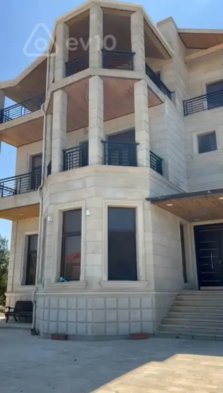 Satılır 8 otaqlı həyət evi 400 m²