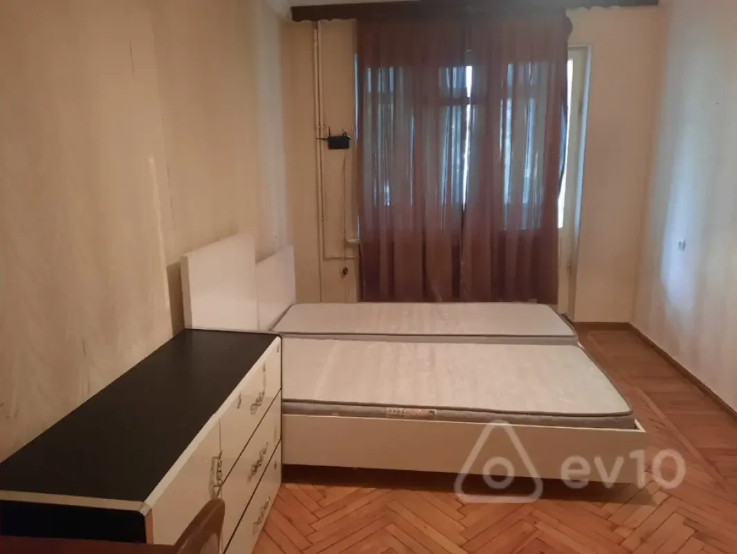 Kirayə verilir 2 otaqlı köhnə tikili 50 m²
