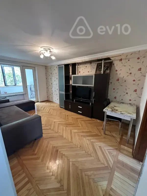 Kirayə verilir 2 otaqlı köhnə tikili 50 m²