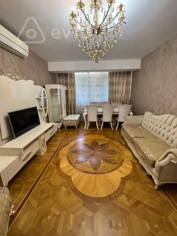 Kirayə verilir 3 otaqlı köhnə tikili 90 m²