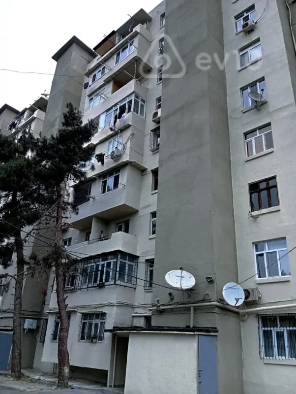 Satılır 4 otaqlı köhnə tikili 105 m²