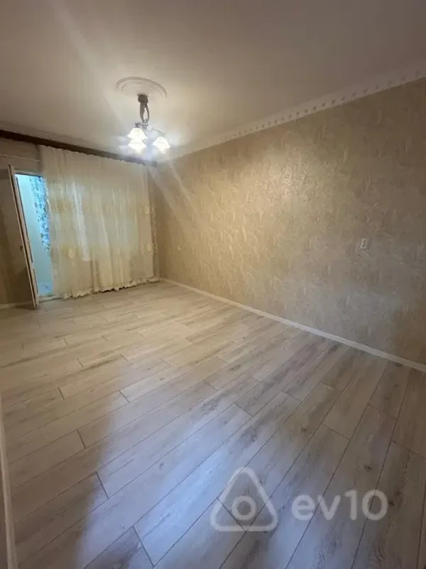 Satılır 3 otaqlı köhnə tikili 85 m²