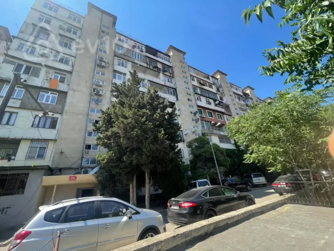Satılır 4 otaqlı köhnə tikili 110 m²