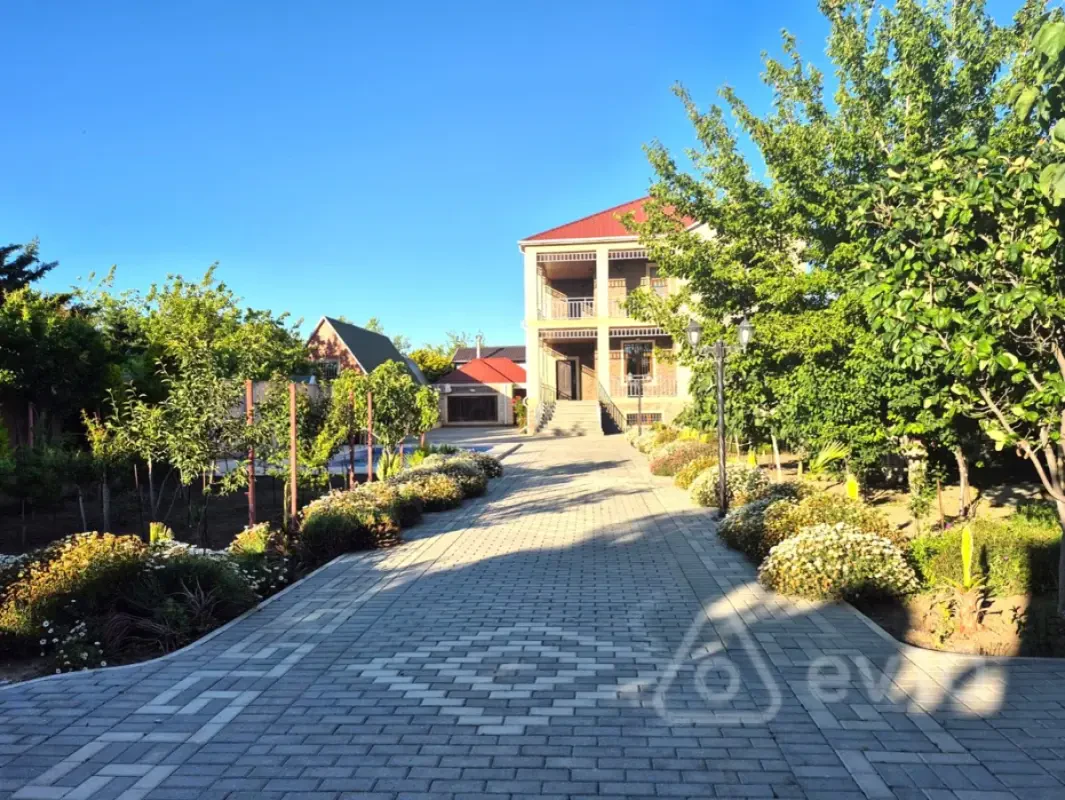 Kirayə verilir 5 otaqlı həyət evi 200 m²
