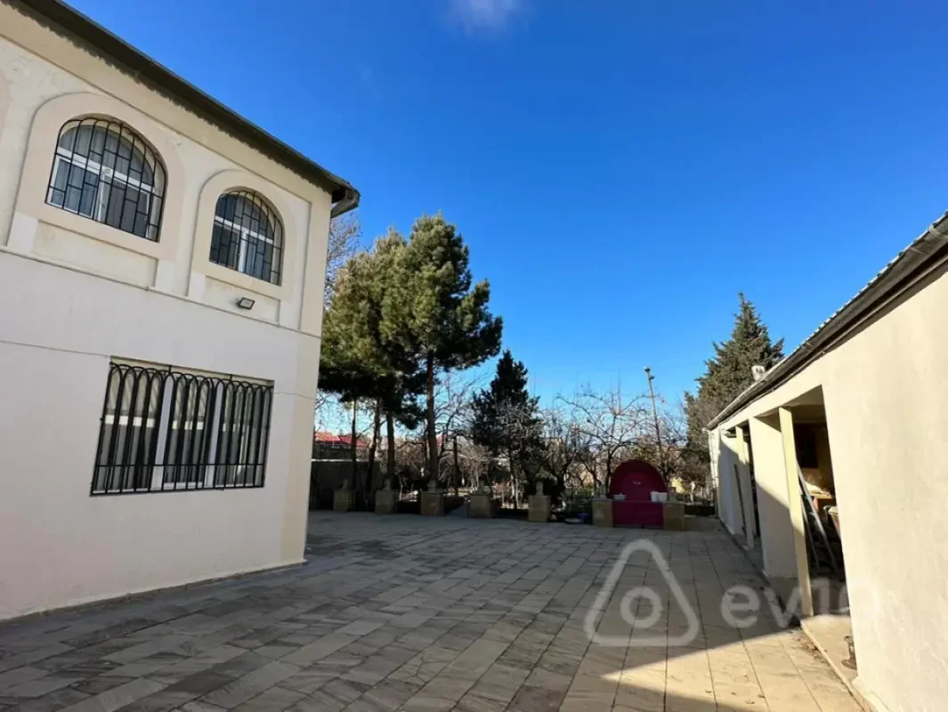 Kirayə verilir 5 otaqlı həyət evi 200 m²